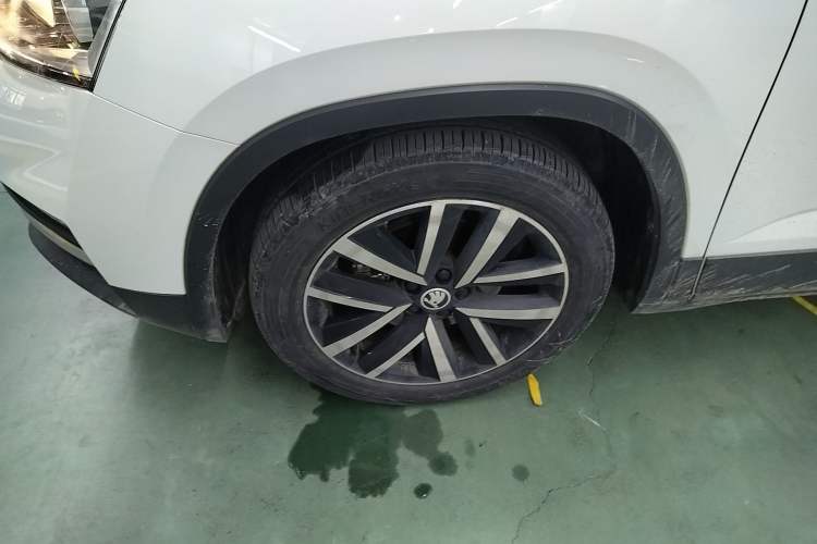Used Skoda Kamiq 2024 1.5L Automatic Comfort Edition Left Front Wheel Hub