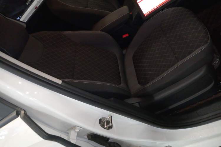 Used Skoda Kamiq 2024 1.5L Automatic Power Version Right Front Seat