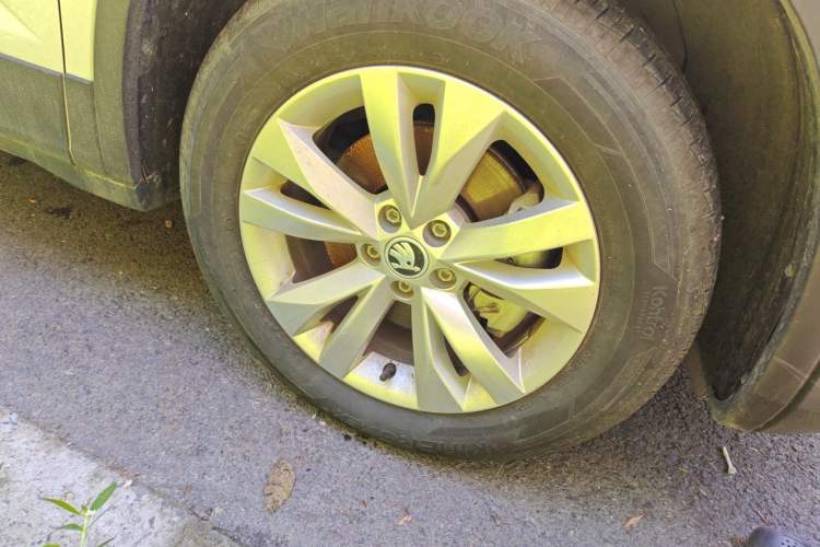 Used Skoda Kamiq 2024 1.5L Automatic Power Version Right Front Wheel Hub