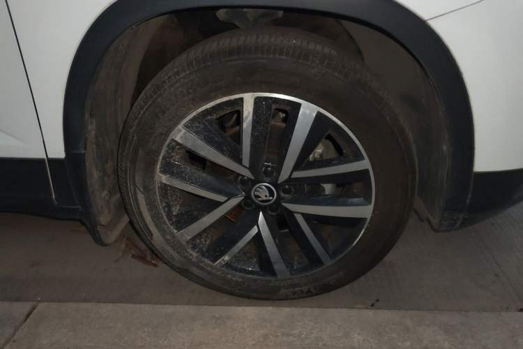 Used Skoda Kamiq 2024 1.5L Automatic Comfort Edition Right Front Wheel Hub