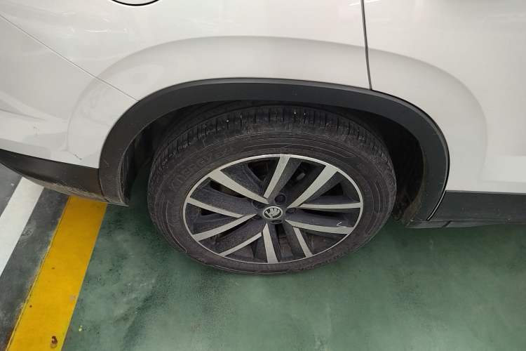 Used Skoda Kamiq 2024 1.5L Automatic Comfort Edition Right Rear Wheel Hub
