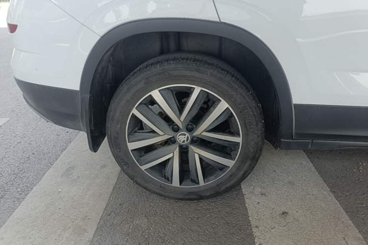 Used Skoda Kamiq 2024 1.5L Automatic Comfort Edition Right Rear Wheel Hub