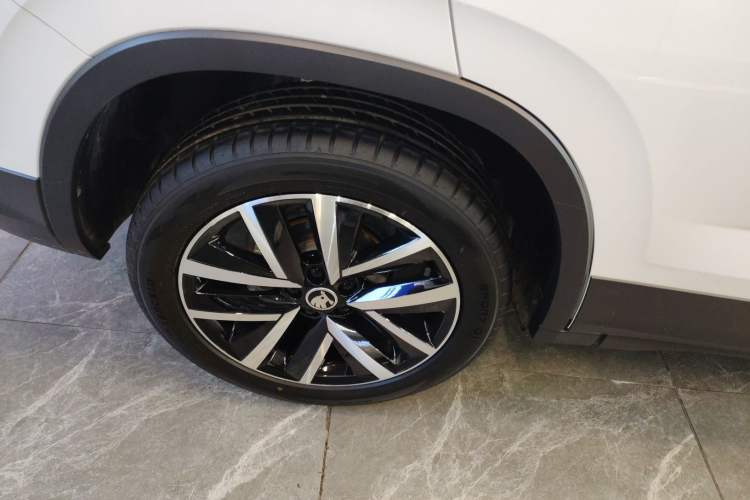 Used Skoda Kamiq 2024 1.5L Automatic Comfort Edition Right Rear Wheel Hub