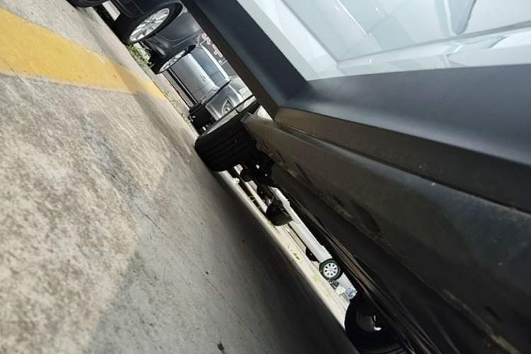 Used Skoda Kamiq 2024 1.5L Automatic Power Version Right Side Sill