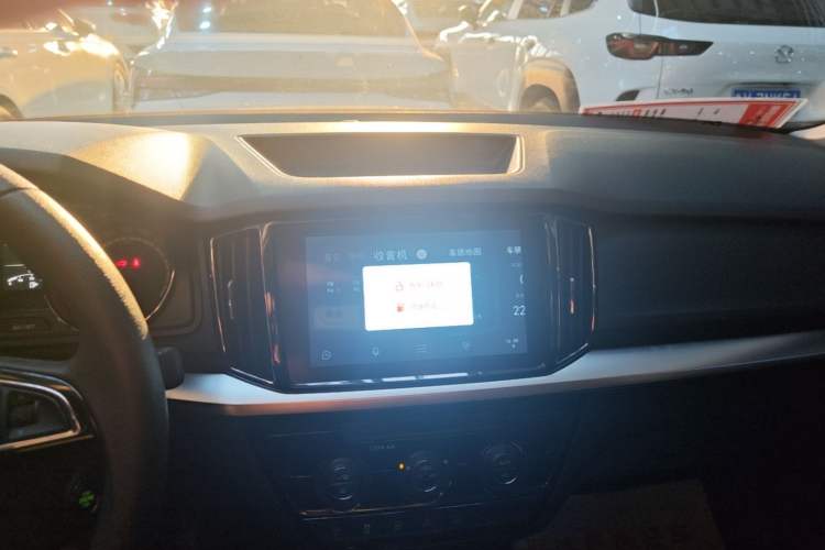 Used Skoda Kamiq 2025 1.5L Automatic Comfort Edition Audio And AC Panel