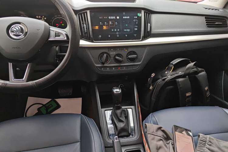 Used Skoda Kamiq 2025 1.5L Automatic Performance Edition Audio And AC Panel