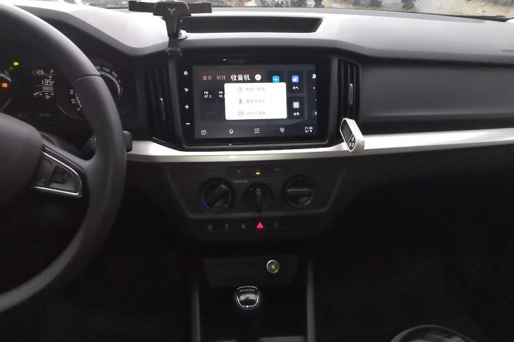 Used Skoda Kamiq 2025 1.5L Automatic Performance Edition Audio And AC Panel