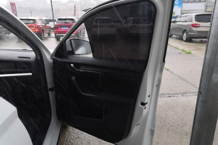 Used Skoda Kamiq 2025 1.5L Automatic Performance Edition Right Front Door Interior