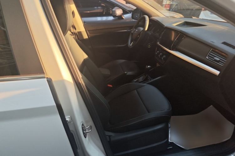 Used Skoda Kamiq 2025 1.5L Automatic Comfort Edition Right Front Seat