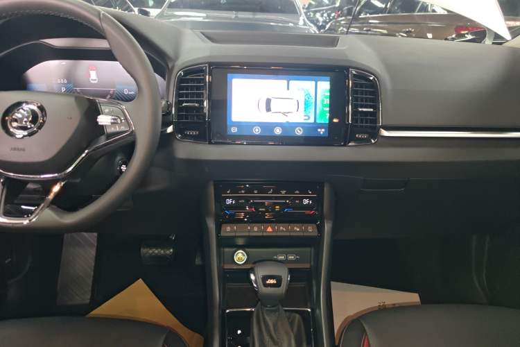 Used Skoda Karoq 2023 TSI280 Luxury Edition Audio And AC Panel