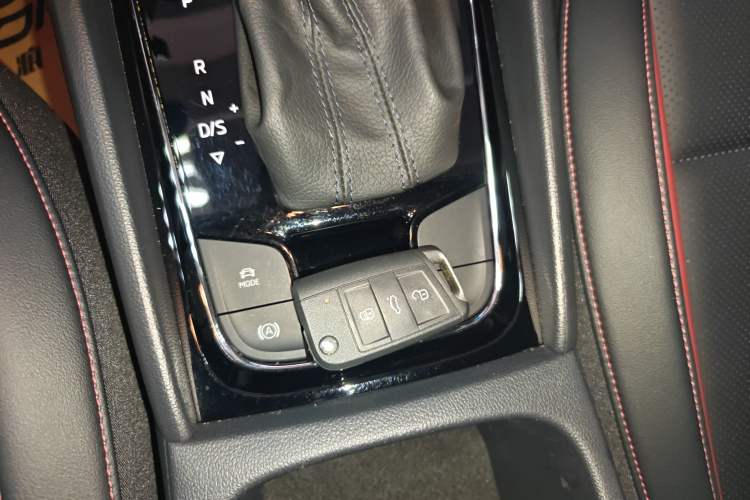 Used Skoda Karoq 2023 TSI280 Luxury Edition Interior 1