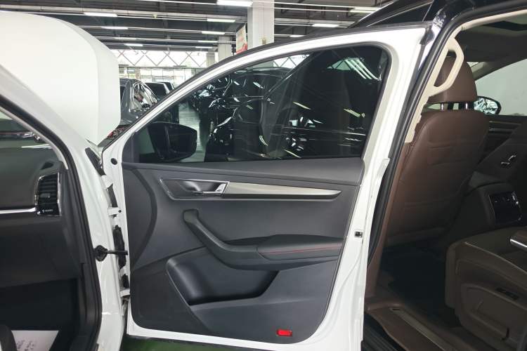 Used Skoda Karoq 2023 TSI280 Luxury Edition Interior 5