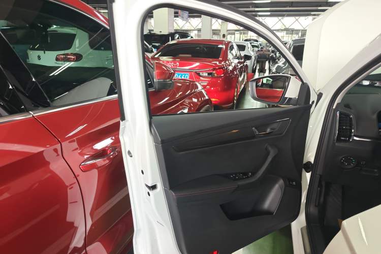 Used Skoda Karoq 2023 TSI280 Luxury Edition Interior 7