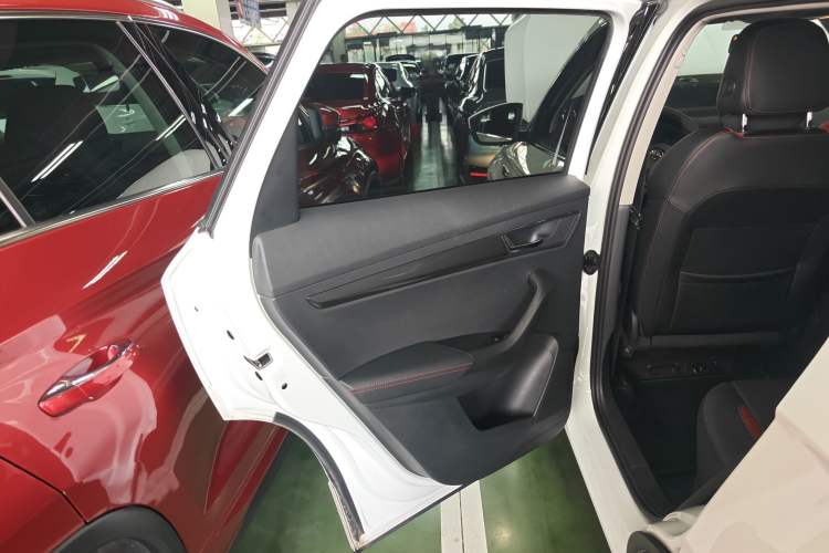 Used Skoda Karoq 2023 TSI280 Luxury Edition Interior 8