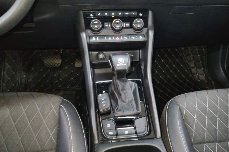 Used Skoda Karoq 2019 TSI280 SmartDrive Luxury Edition China VI standard Gear Lever