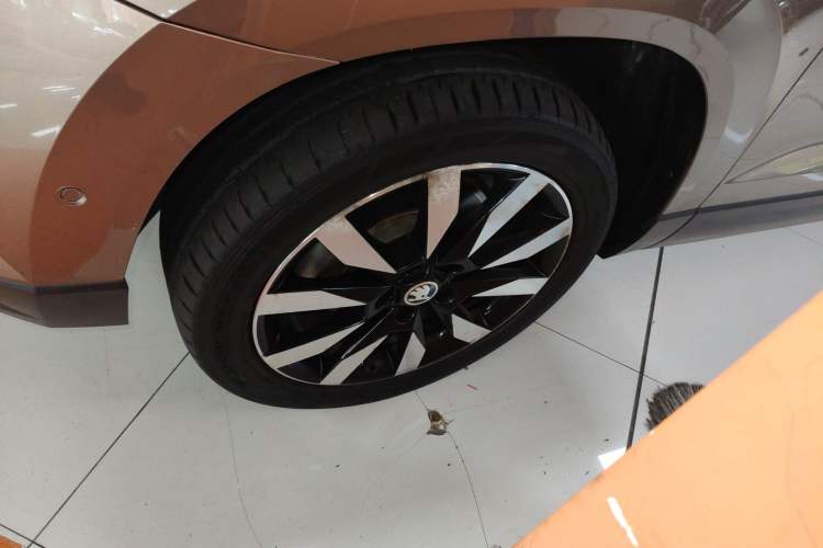 Used Skoda Karoq 2019 TSI280 SmartDrive Luxury Edition China VI standard Left Front Wheel Hub