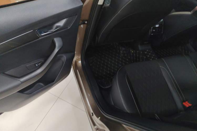 Used Skoda Karoq 2019 TSI280 SmartDrive Luxury Edition China VI standard Left Rear Door Interior