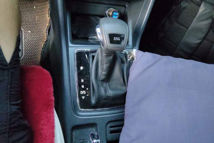 Used Skoda Karoq 2018 TSI280 Luxury Edition China VI Standard Gear Lever