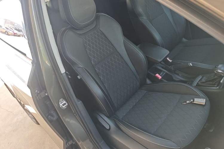 Used Skoda Karoq 2018 TSI280 Luxury Edition China V Standard Right Front Seat
