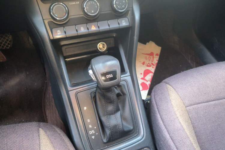 Used Skoda Karoq 2018 TSI230 Standard Edition Gear Lever