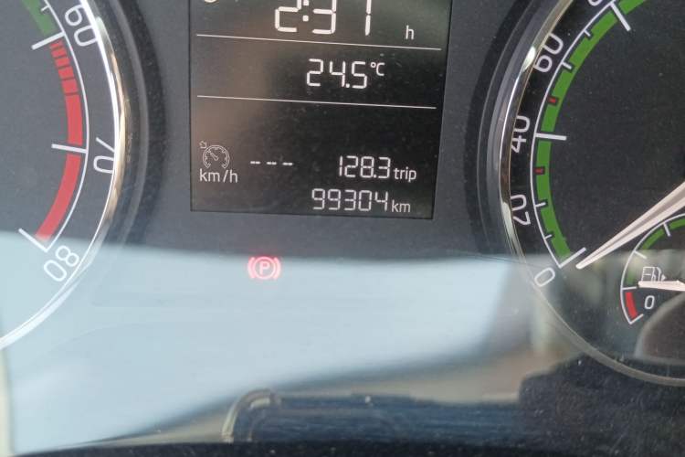 Used Skoda Karoq 2018 TSI280 Comfort Edition China VI Odometer Close Up