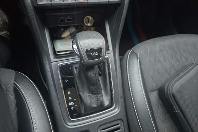 Used Skoda Karoq 2018 TSI280 Luxury Edition China VI Standard Gear Lever