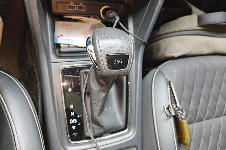 Used Skoda Karoq 2018 TSI280 Luxury Edition China VI Standard Gear Lever