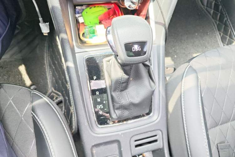 Used Skoda Karoq 2018 TSI280 Luxury Edition China VI Standard Gear Lever