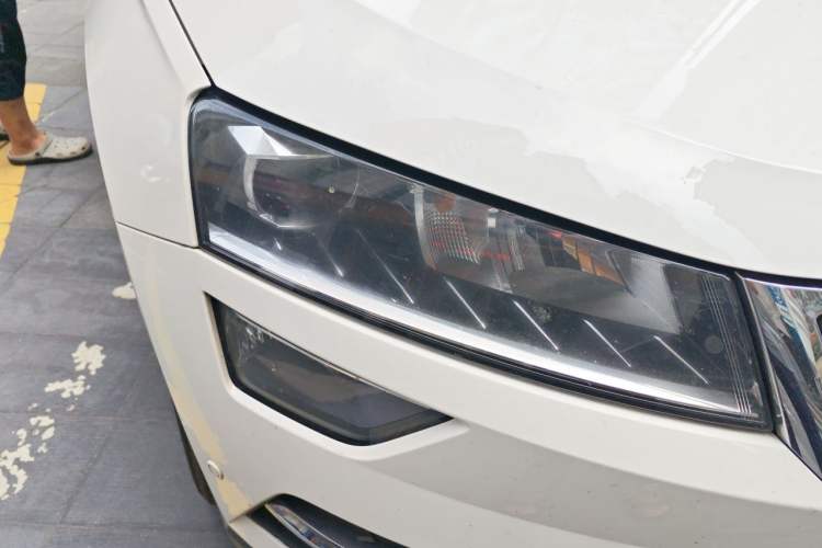Used Skoda Karoq 2018 TSI280 Luxury Edition China VI Standard Right Front Headlight