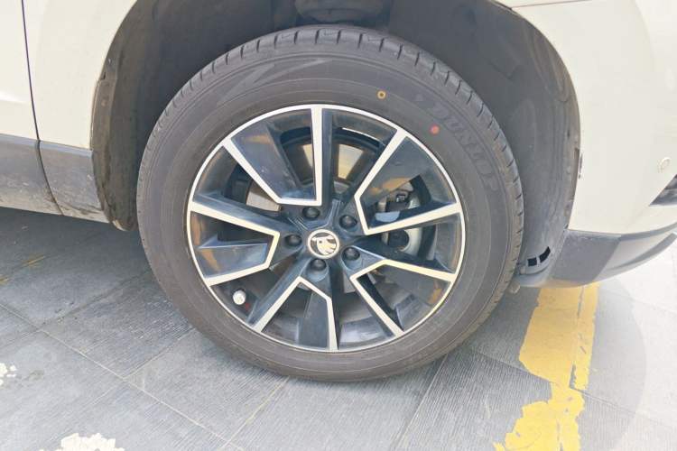 Used Skoda Karoq 2018 TSI280 Luxury Edition China VI Standard Right Front Wheel Hub