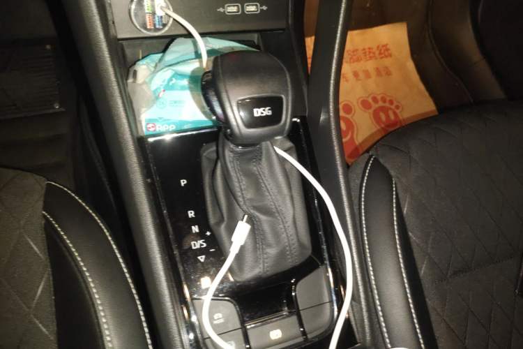 Used Skoda Karoq 2018 TSI280 Flagship Edition China VI Standard Gear Lever