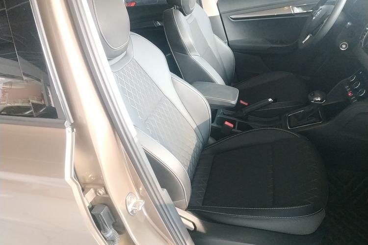 Used Skoda Karoq 2018 TSI280 Comfort Edition China VI Standard Right Front Seat