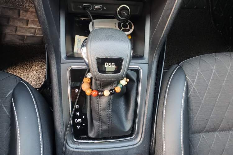 Used Skoda Karoq 2019 TSI280 Smart Drive Deluxe Edition China VI Standard Gear Lever