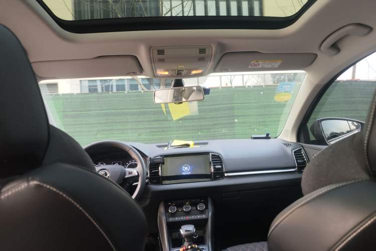 Used Skoda Karoq 2019 TSI280 Smart Drive Deluxe Edition China VI Standard Headliner