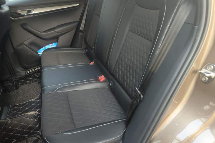 Used Skoda Karoq 2019 TSI280 Smart Drive Deluxe Edition China VI Standard Left Rear Seat