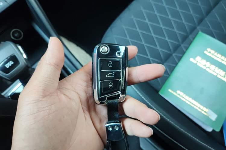Used Skoda Karoq 2019 TSI280 Smart Drive Deluxe Edition China VI Standard Interior 1
