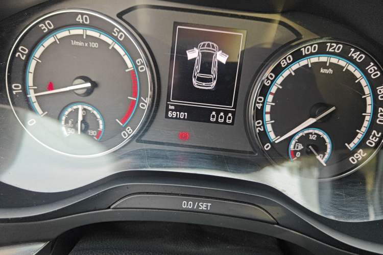 Used Skoda Karoq 2019 TSI280 SmartDrive Luxury Edition China VI standard Odometer Close Up
