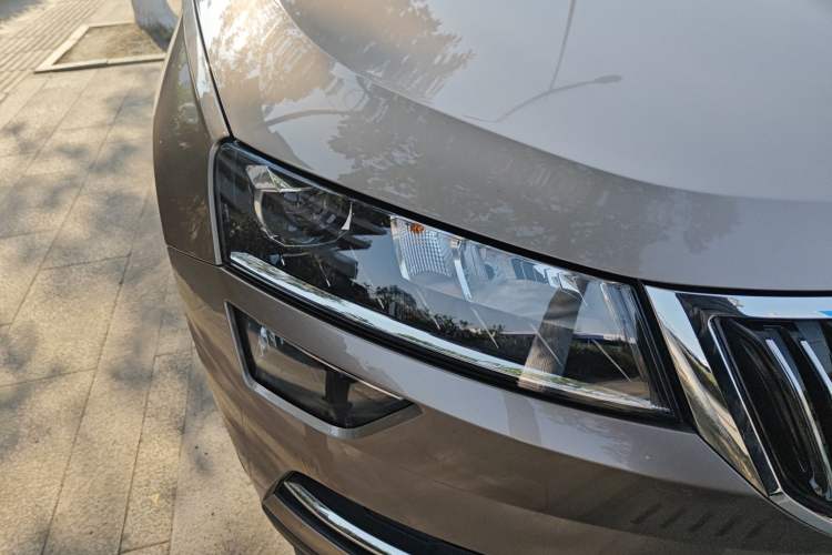 Used Skoda Karoq 2019 TSI280 SmartDrive Luxury Edition China VI standard Right Front Headlight