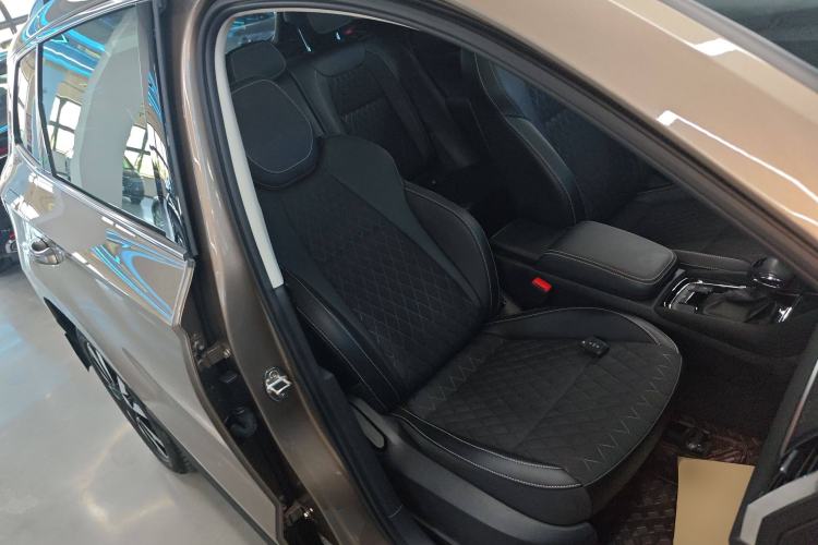 Used Skoda Karoq 2019 TSI280 SmartDrive Luxury Edition China V Standard Right Front Seat