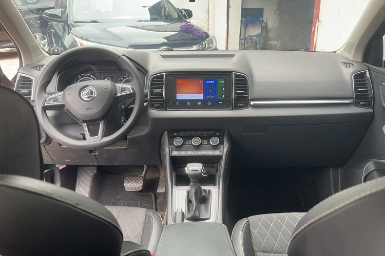 Used Skoda Karoq 2019 TSI280 Smart Drive Deluxe Edition China VI Standard Interior 3