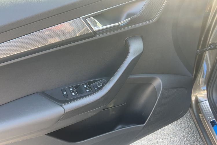 Used Skoda Karoq 2019 TSI280 Smart Drive Deluxe Edition China VI Standard Interior 6