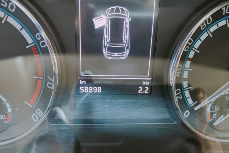 Used Skoda Karoq 2019 TSI280 Smart Drive Deluxe Edition China VI Standard Odometer Close Up