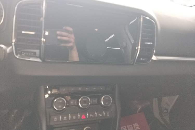 Used Skoda Karoq 2019 TSI280 Smart Drive Elite Edition China V Standard Audio And AC Panel