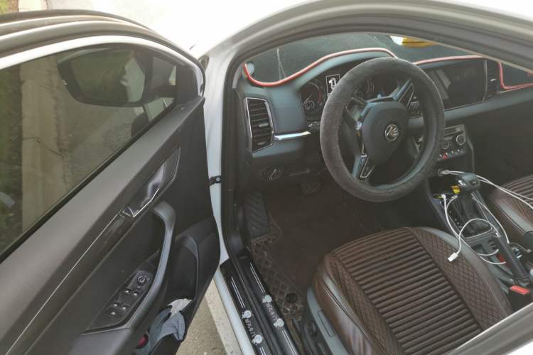 Used Skoda Karoq 2019 TSI280 Smart Drive Deluxe Edition China VI Standard Driver Seat