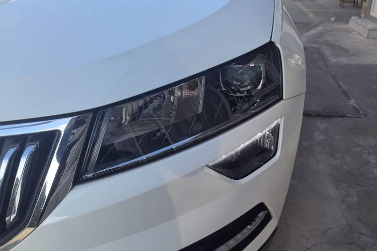 Used Skoda Karoq 2019 TSI280 Smart Drive Deluxe Edition China VI Standard Exterior 2