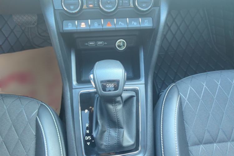 Used Skoda Karoq 2019 TSI280 Smart Drive Deluxe Edition China VI Standard Gear Lever