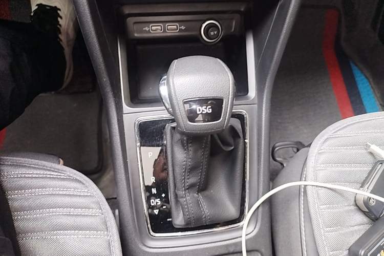 Used Skoda Karoq 2019 TSI280 Smart Drive Deluxe Edition China VI Standard Gear Lever
