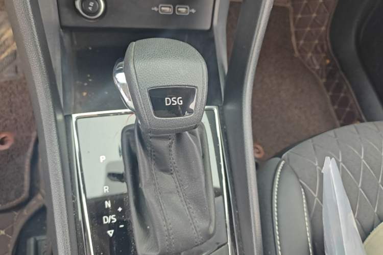 Used Skoda Karoq 2019 TSI280 SmartDrive Luxury Edition China VI standard Gear Lever