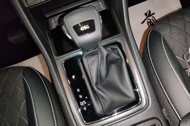 Used Skoda Karoq 2019 TSI280 SmartDrive Luxury Edition China V Standard Gear Lever