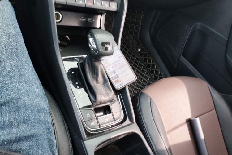 Used Skoda Karoq 2019 TSI280 SmartDrive Luxury Edition China VI standard Gear Lever